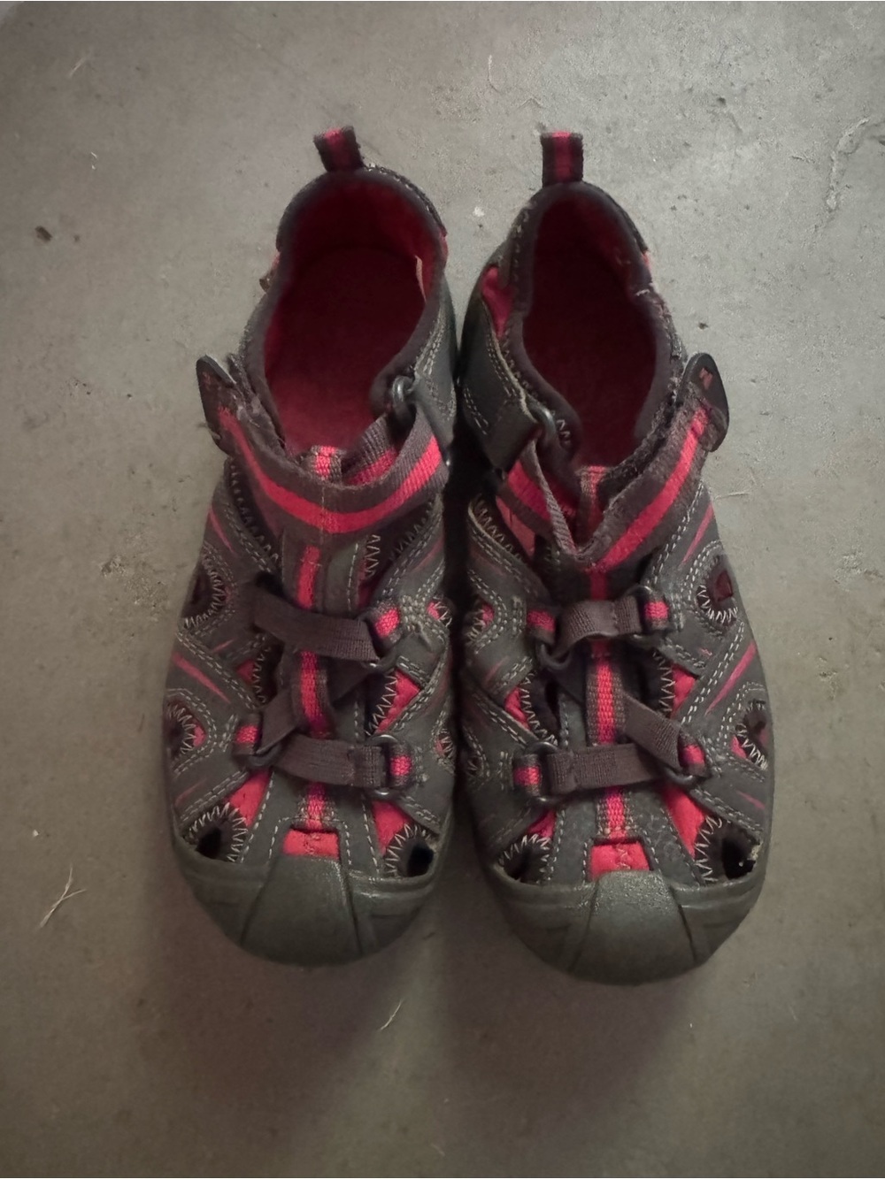 Merrell Kids Active Sandals in Dark Gray and Red